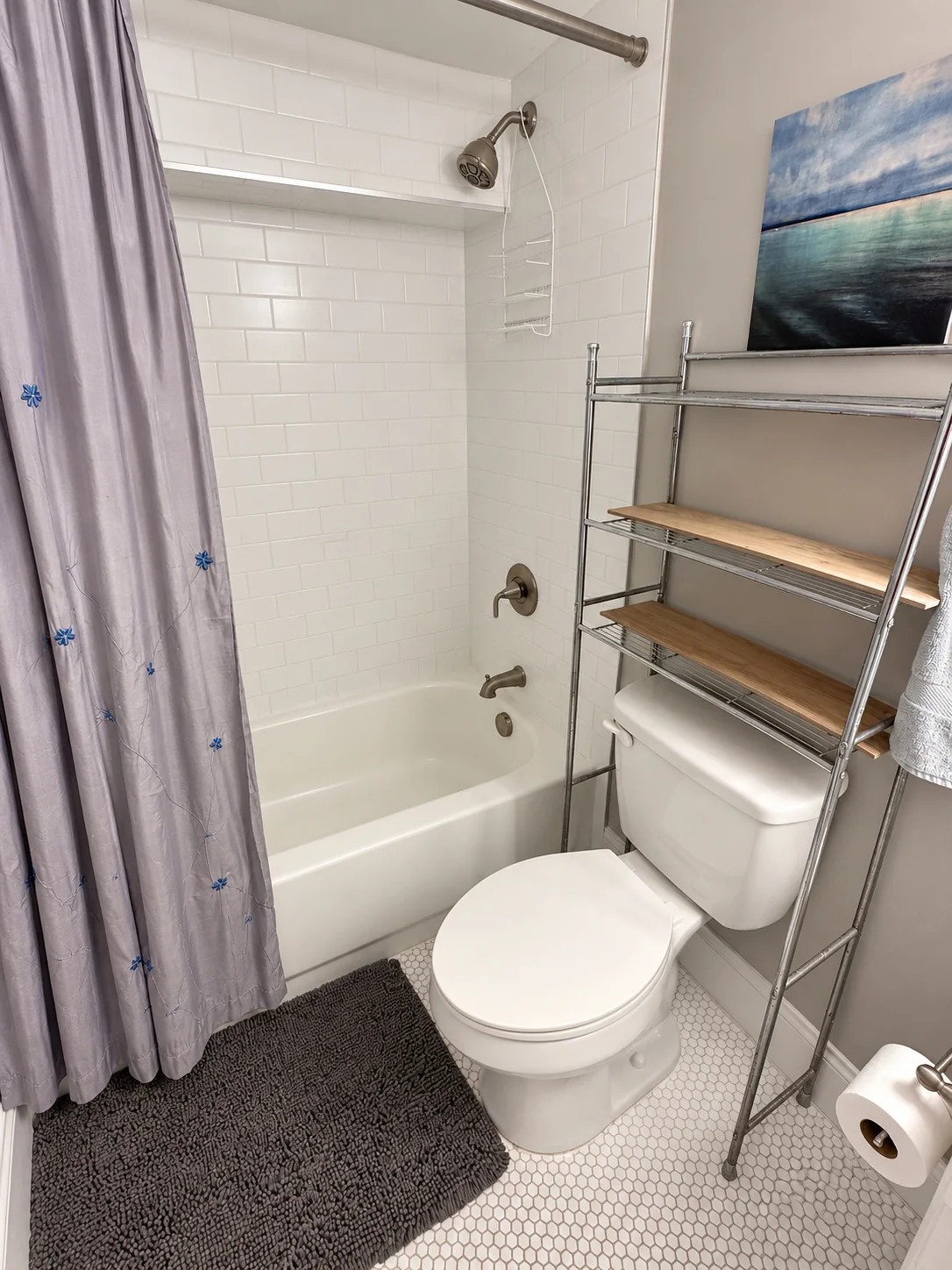 Bathtub and shower with tiled surround